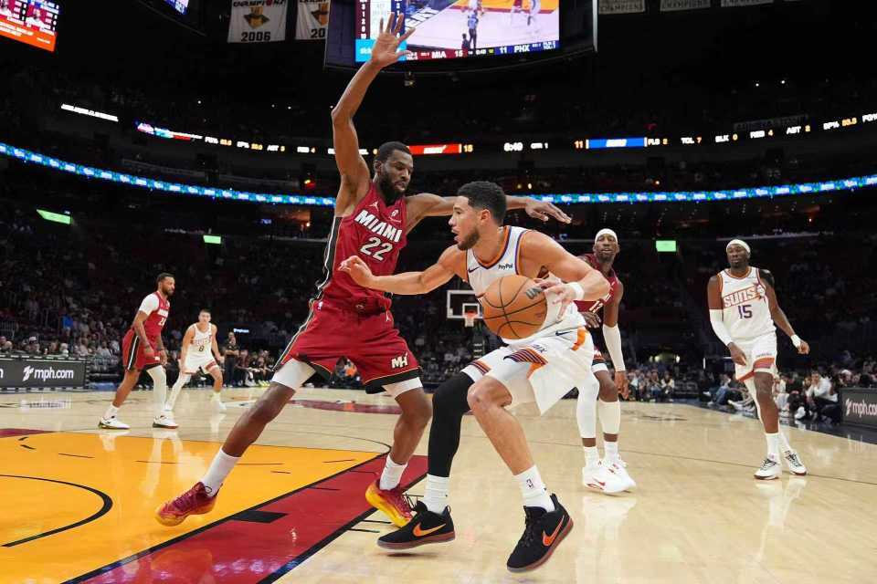 开云体育下载-狄龙15T联盟第一濒临禁赛！热火险胜太阳 鲍威尔27分布克24+9+9